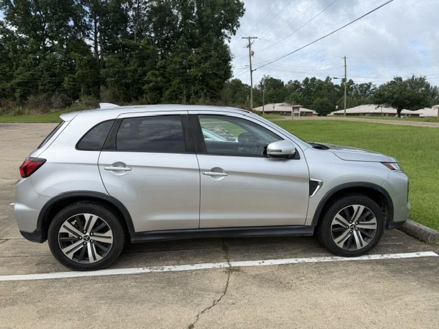 2021 Mitsubishi Outlander Image 3