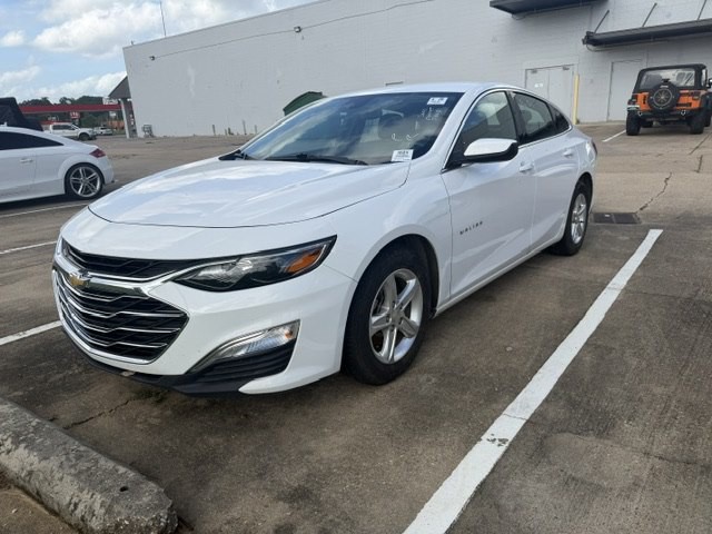 2022 Chevrolet Malibu Image 1