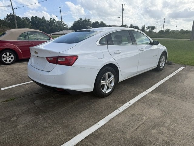 2022 Chevrolet Malibu Image 2