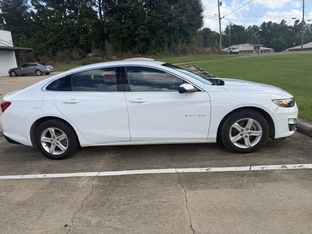 2022 Chevrolet Malibu Image 3