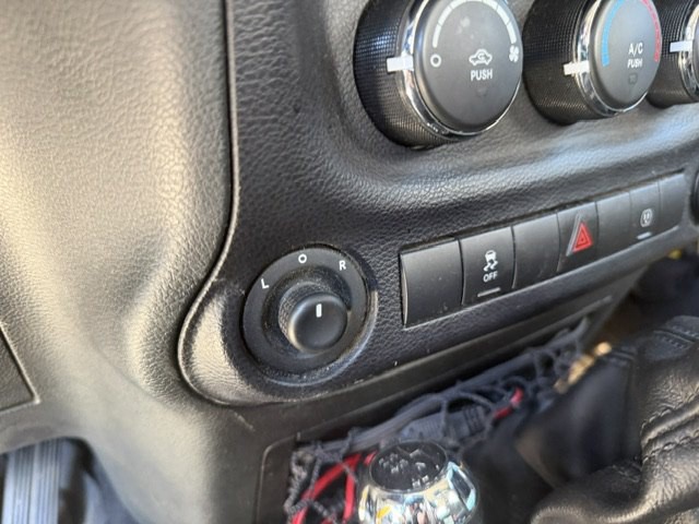 2015 Jeep Wrangler Image 17