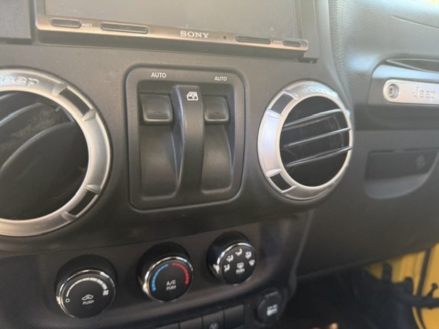 2015 Jeep Wrangler Image 18