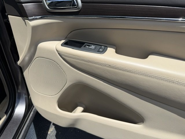 2015 Jeep Grand Cherokee Image 16