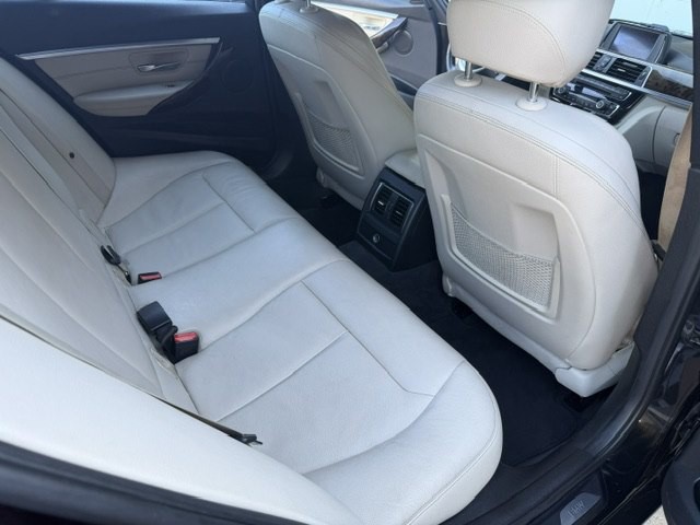 2016 BMW 3 Series Image 11