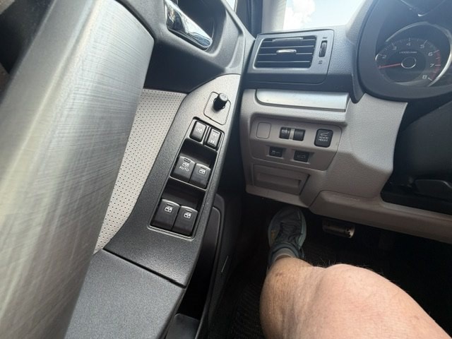 2015 Subaru Forester Image 8