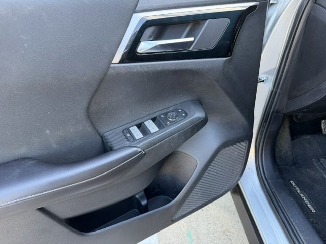 2022 Mitsubishi Outlander Image 5