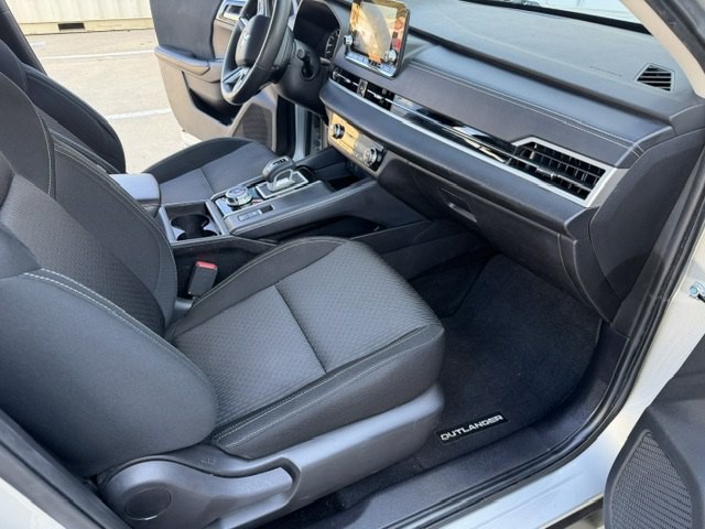 2022 Mitsubishi Outlander Image 10