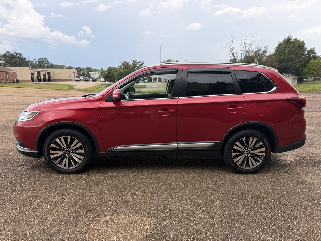 2019 Mitsubishi Outlander Image 2