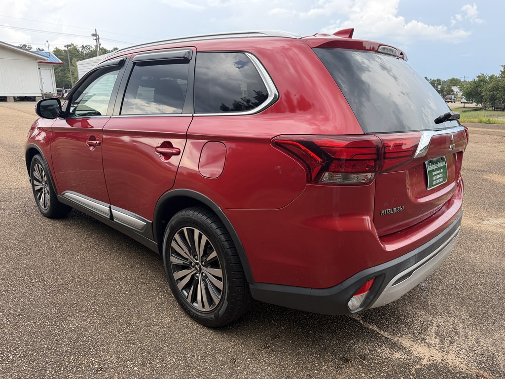 2019 Mitsubishi Outlander Image 3