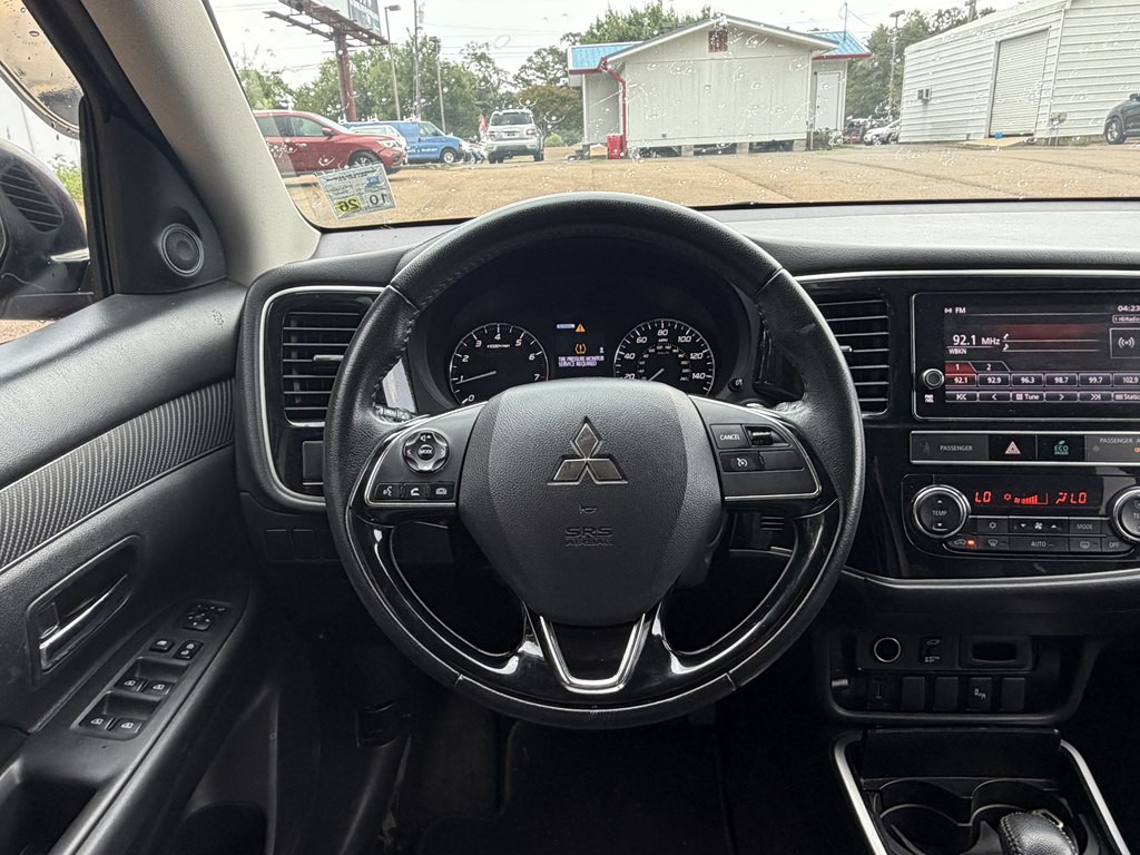 2019 Mitsubishi Outlander Image 17