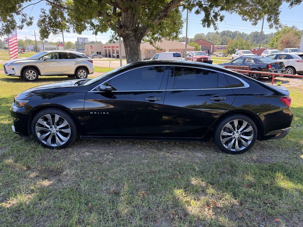 2016 Chevrolet Malibu Image 2