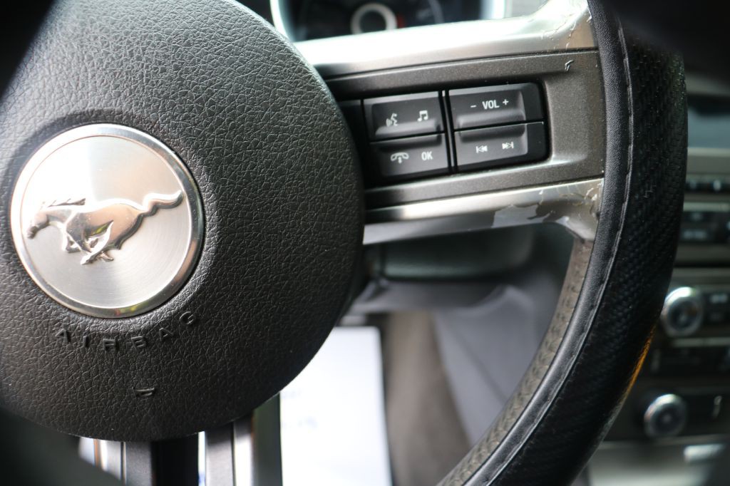 2013 Ford Mustang Image 20