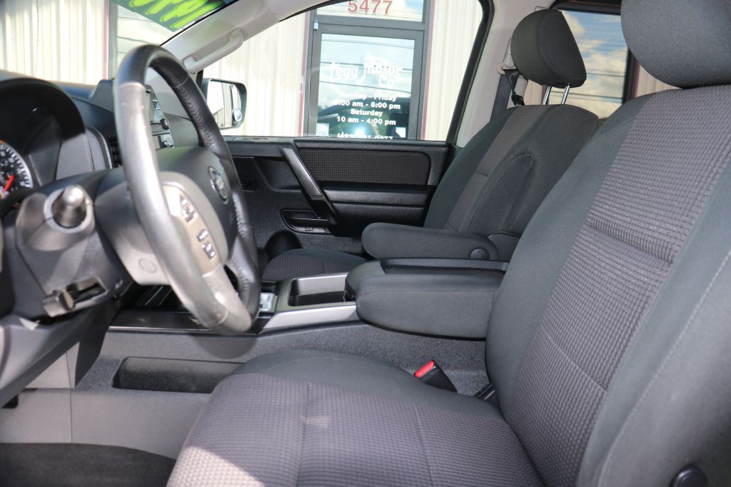 2013 Nissan Titan Image 16