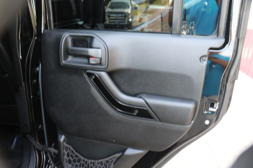 2014 Jeep Wrangler Unlimited Image 17
