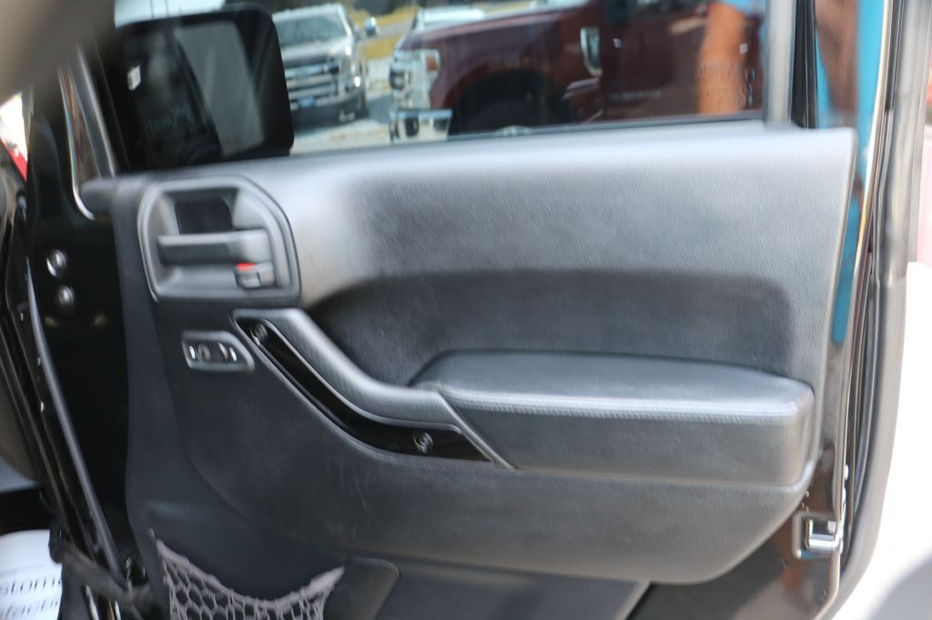 2014 Jeep Wrangler Unlimited Image 19