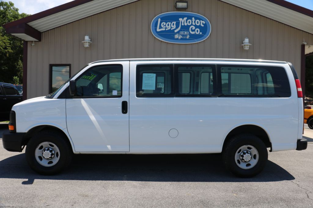 2015 Chevrolet Express Image 1