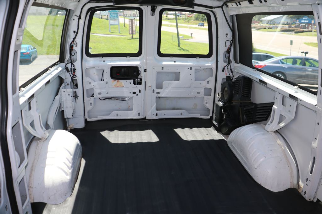 2015 Chevrolet Express Image 13