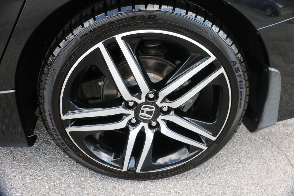2017 Honda Accord Image 8