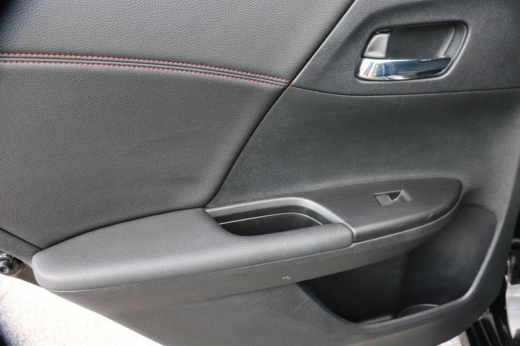 2017 Honda Accord Image 23