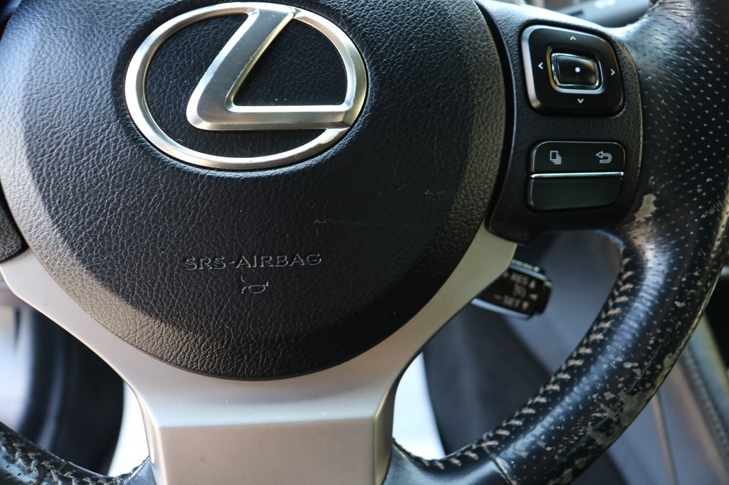2015 Lexus RC Image 16