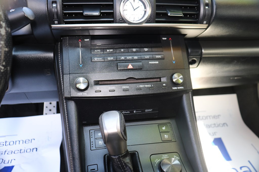 2015 Lexus RC Image 17