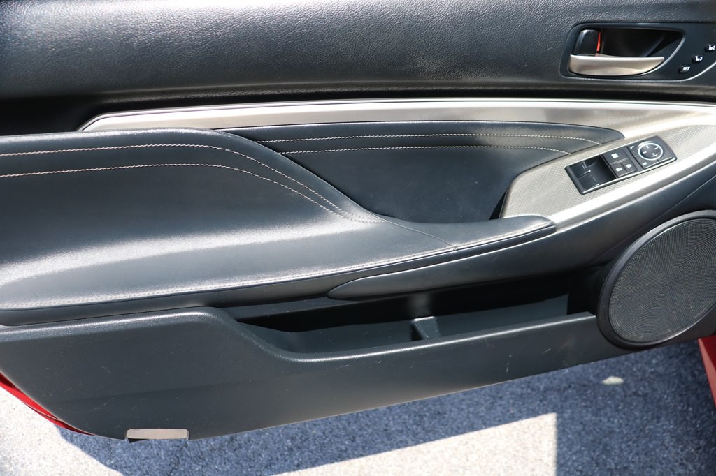 2015 Lexus RC Image 18