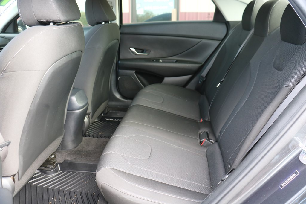 2022 Hyundai Elantra Image 9