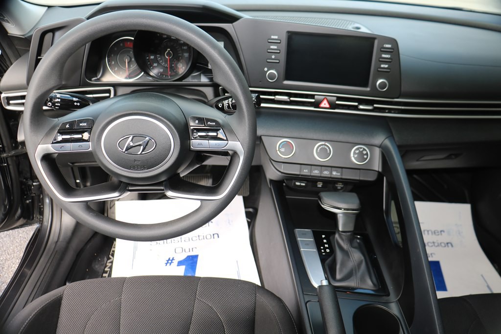 2022 Hyundai Elantra Image 10