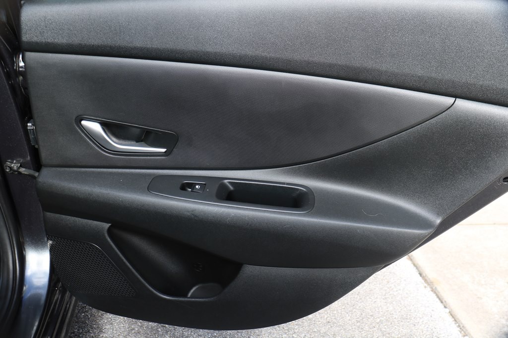 2022 Hyundai Elantra Image 18