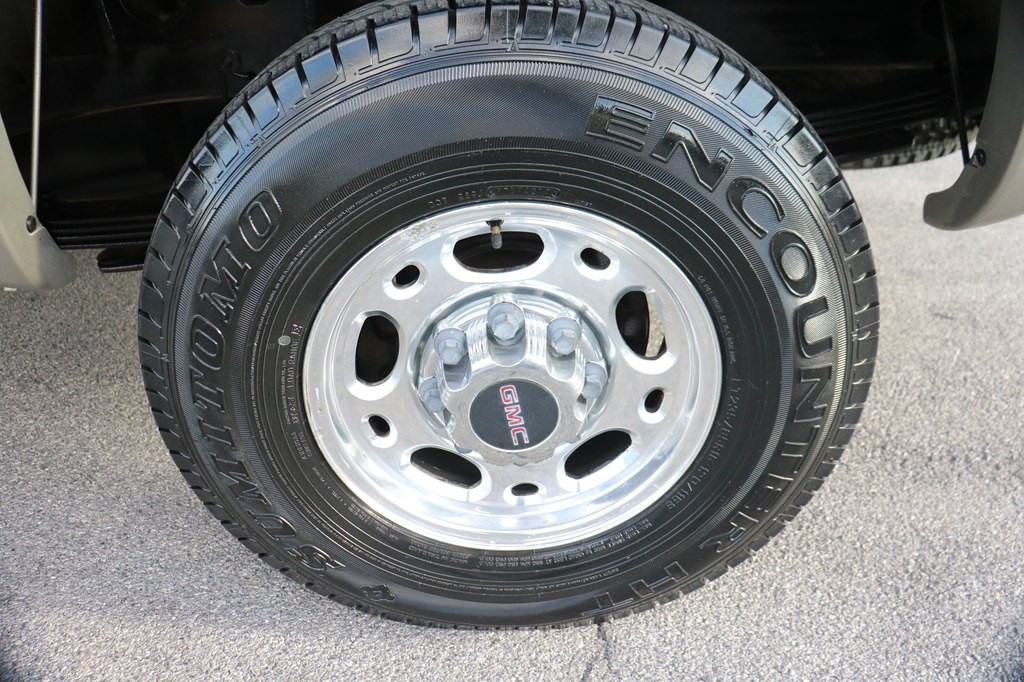 2001 GMC Sierra Image 8