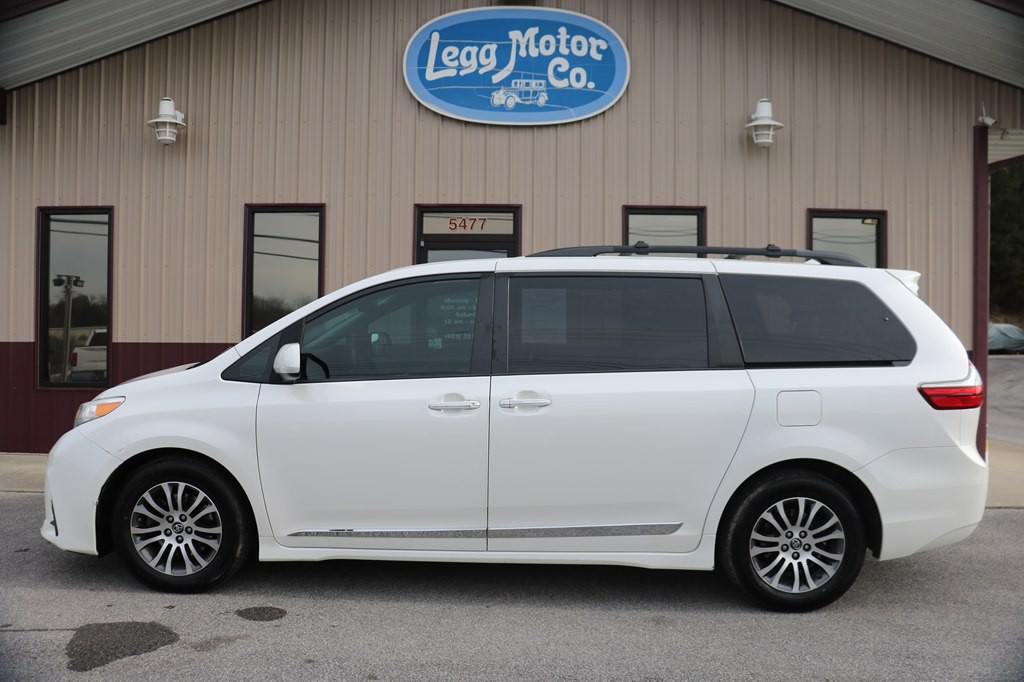 2019 Toyota Sienna Image 1