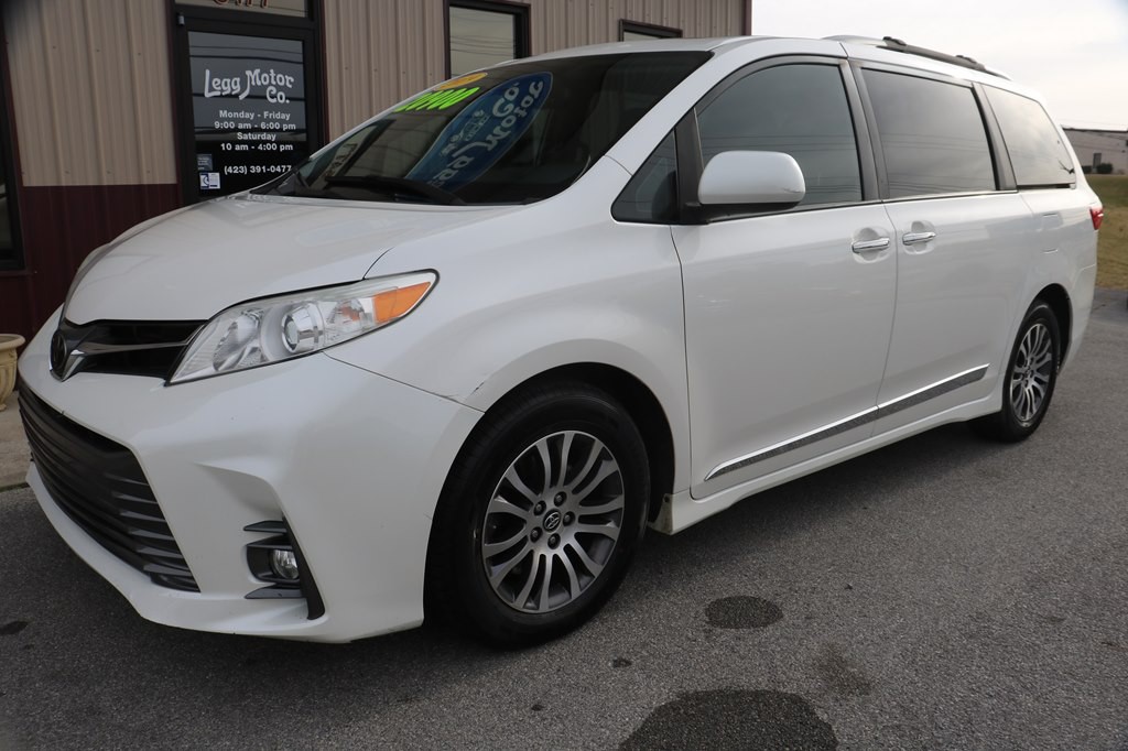 2019 Toyota Sienna Image 2