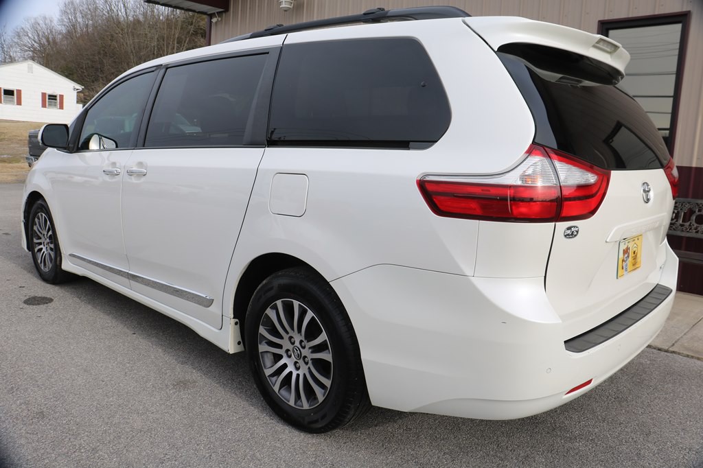 2019 Toyota Sienna Image 7