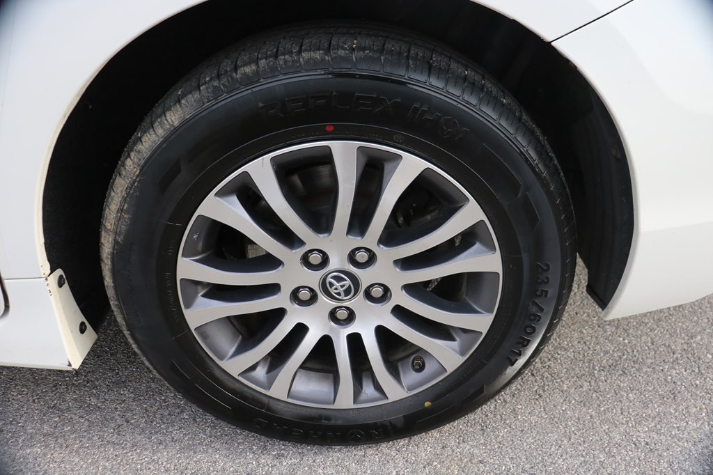 2019 Toyota Sienna Image 8