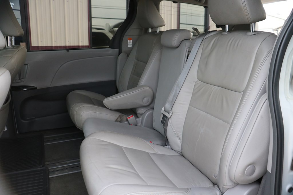 2019 Toyota Sienna Image 11
