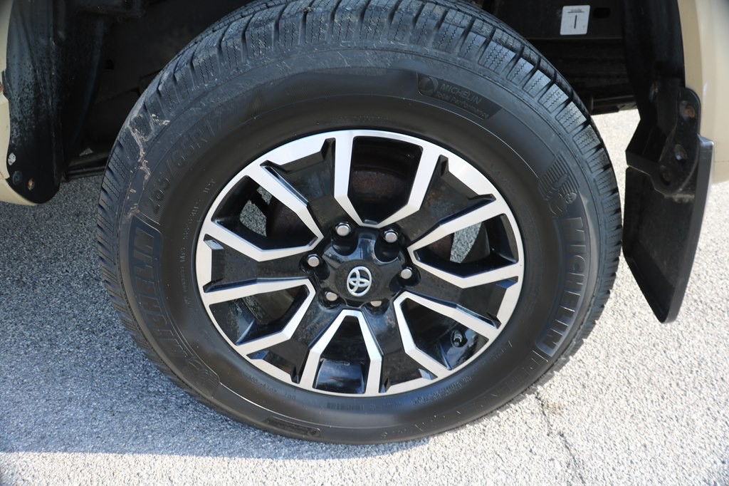 2020 Toyota Tacoma Image 8