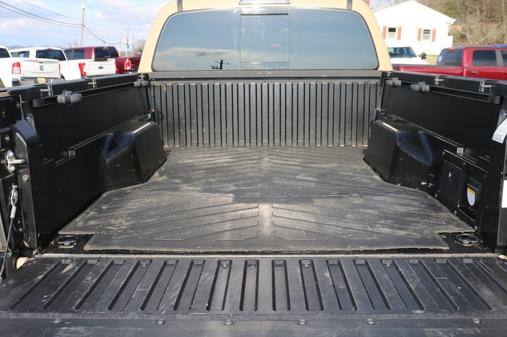 2020 Toyota Tacoma Image 10