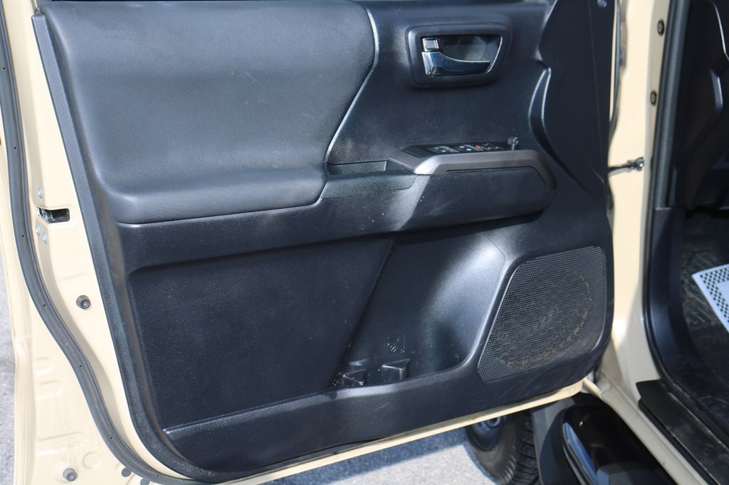 2020 Toyota Tacoma Image 19