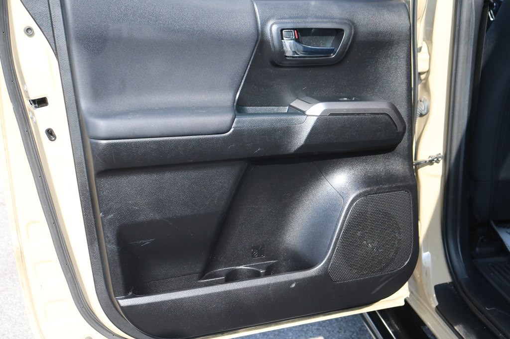 2020 Toyota Tacoma Image 20