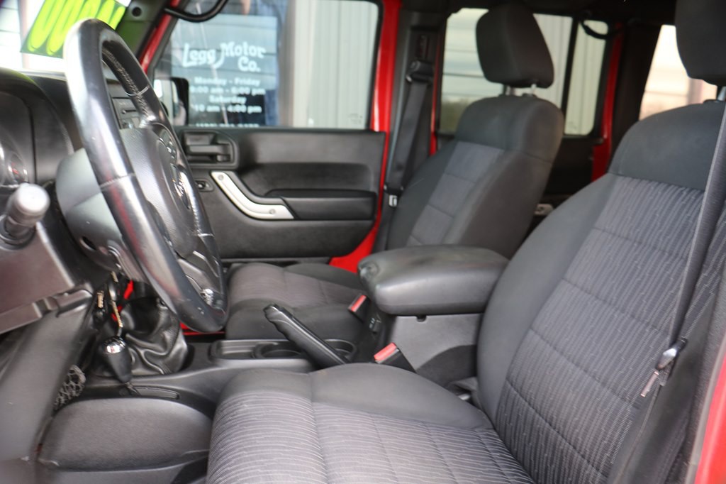 2012 Jeep Wrangler Unlimited Image 13