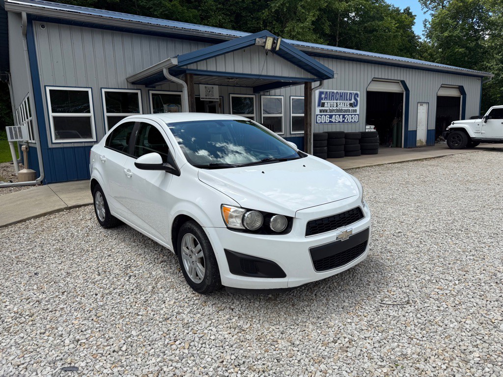 2014 Chevrolet Sonic Image 2