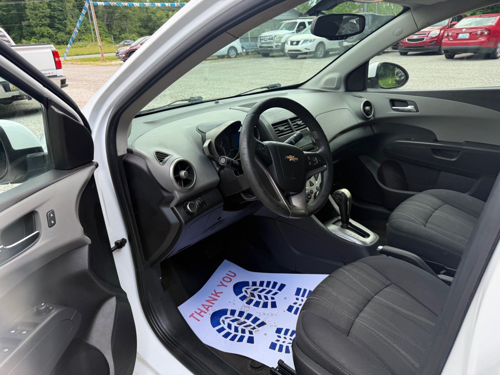2014 Chevrolet Sonic Image 9