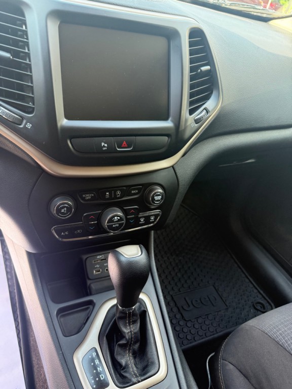 2015 Jeep Cherokee Image 7
