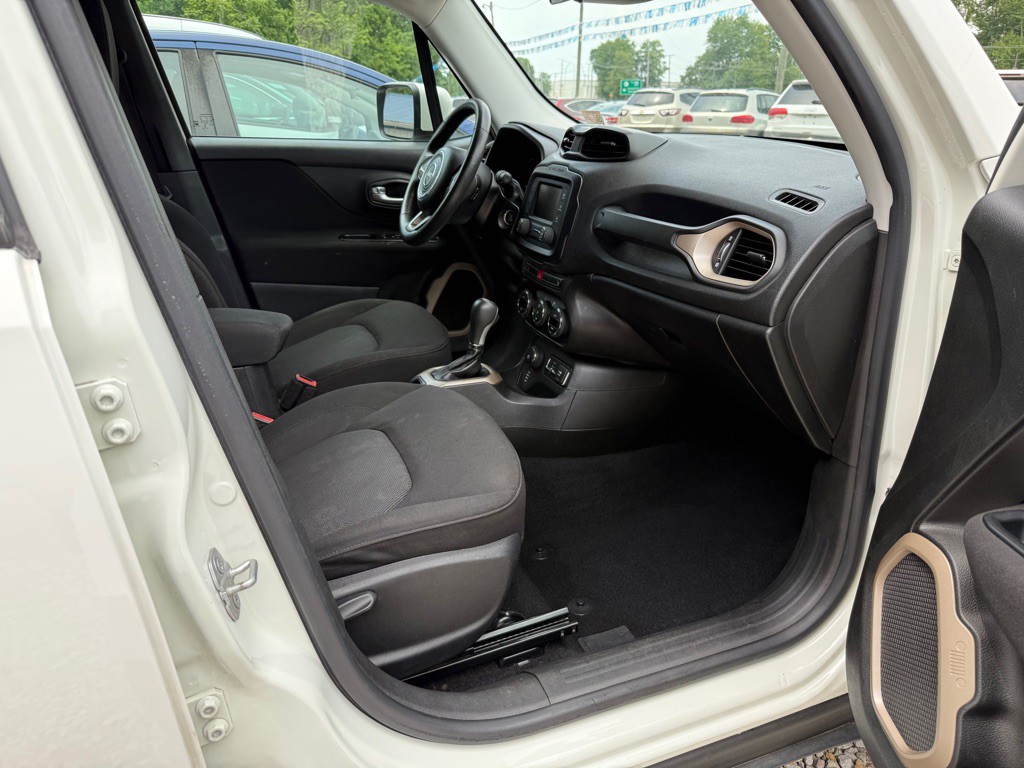 2015 Jeep Renegade Image 8