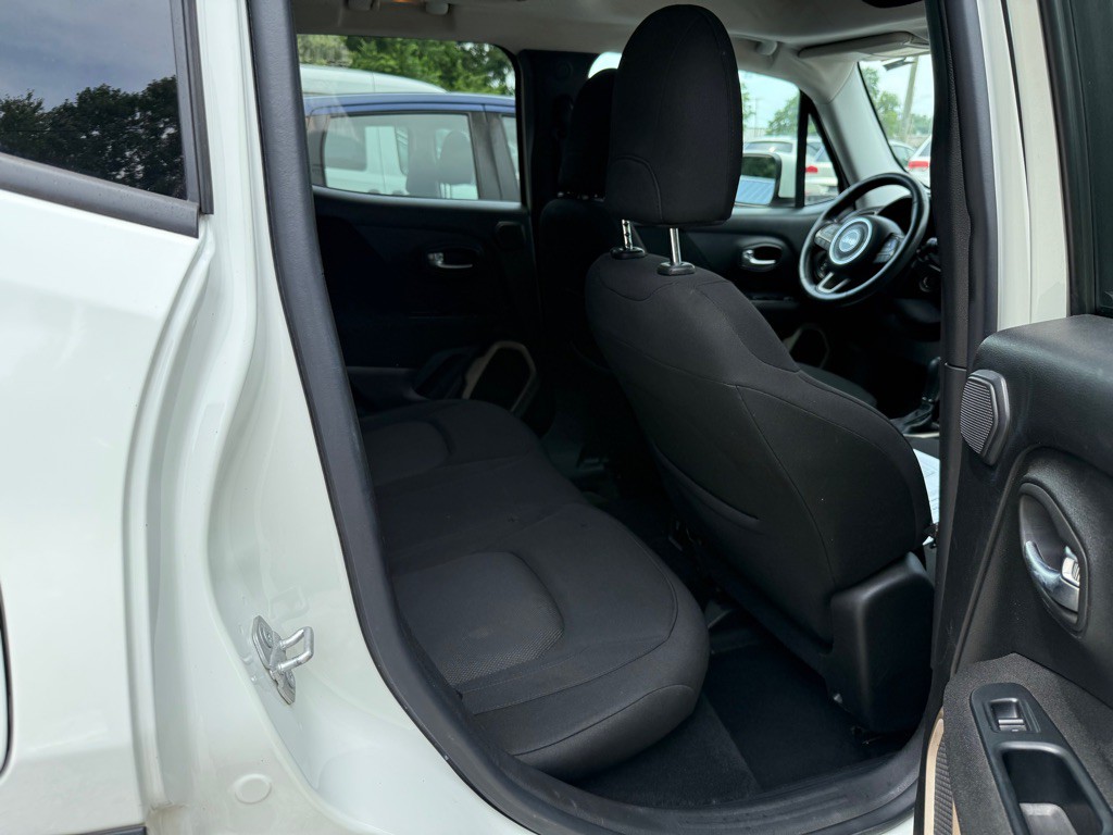2015 Jeep Renegade Image 11