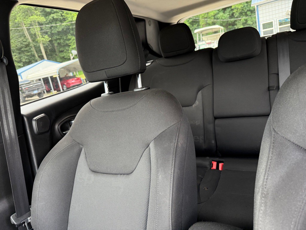2015 Jeep Renegade Image 12