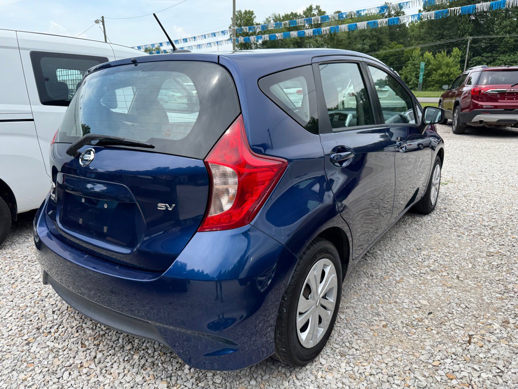 2017 Nissan Versa Image 3