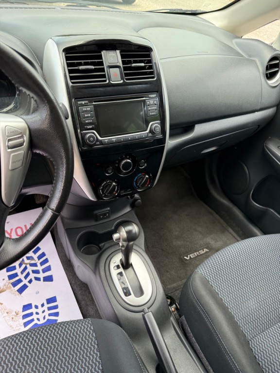 2017 Nissan Versa Image 8