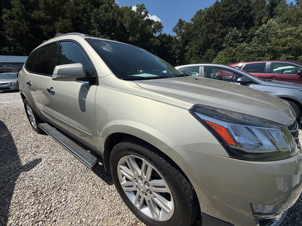 2013 Chevrolet Traverse Image 2
