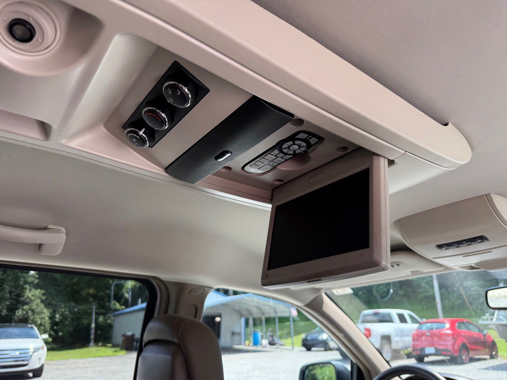 2016 Chrysler Town & Country Image 8